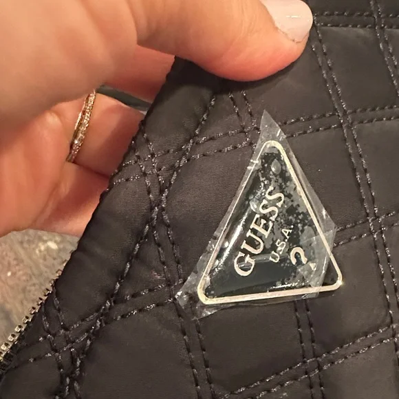 NEW & UNUSED Guess Quilted Black Shoulder Bag - Picture 9 of 9
